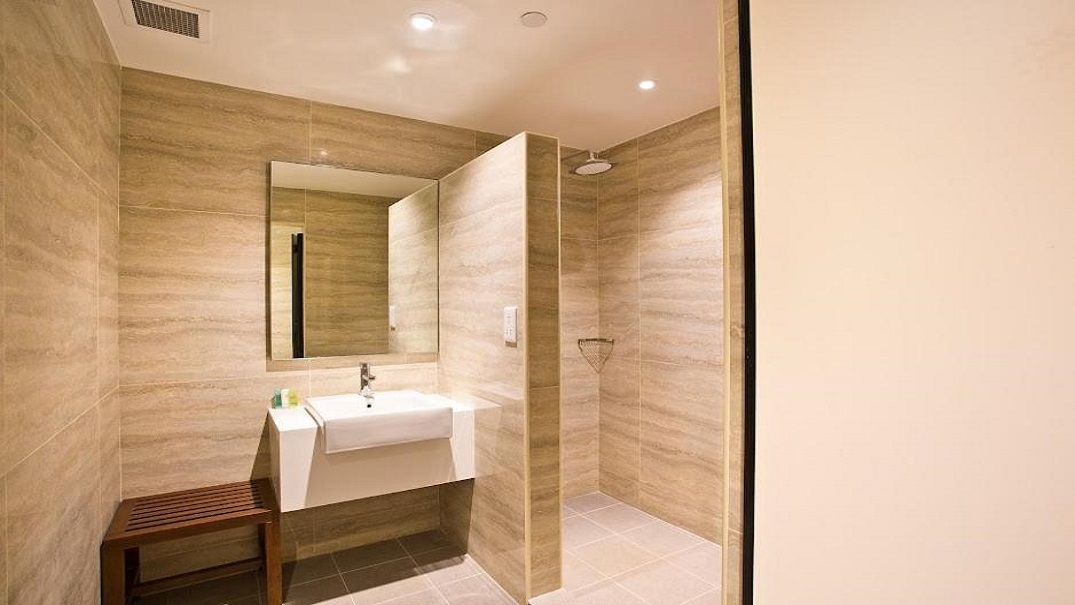Changi Airport Showers in Lounge